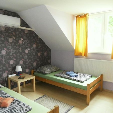 Fekete Macska Panzio Hotel Tata Ngoại thất bức ảnh