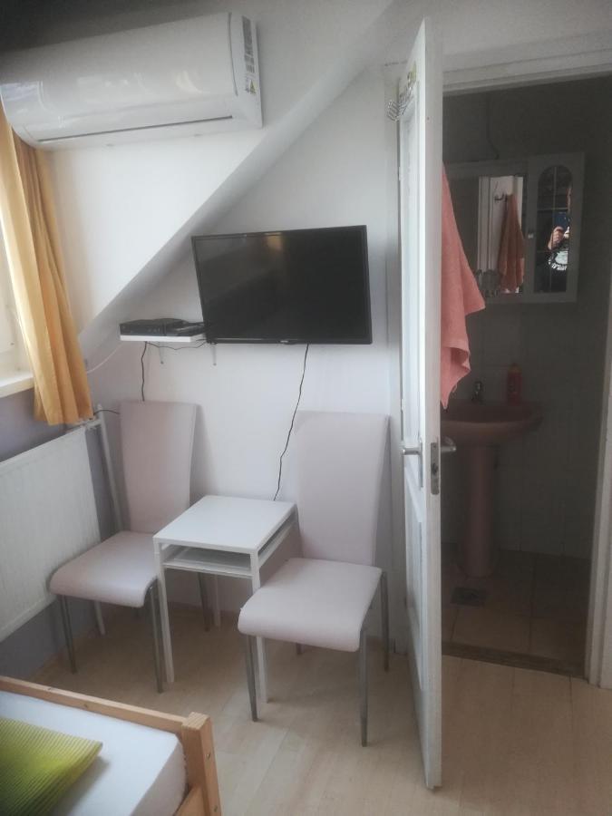 Fekete Macska Panzio Hotel Tata Ngoại thất bức ảnh