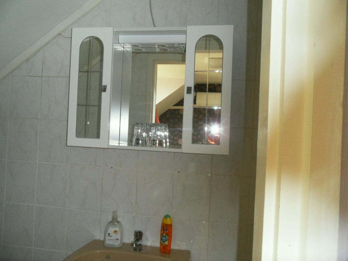 Fekete Macska Panzio Hotel Tata Ngoại thất bức ảnh