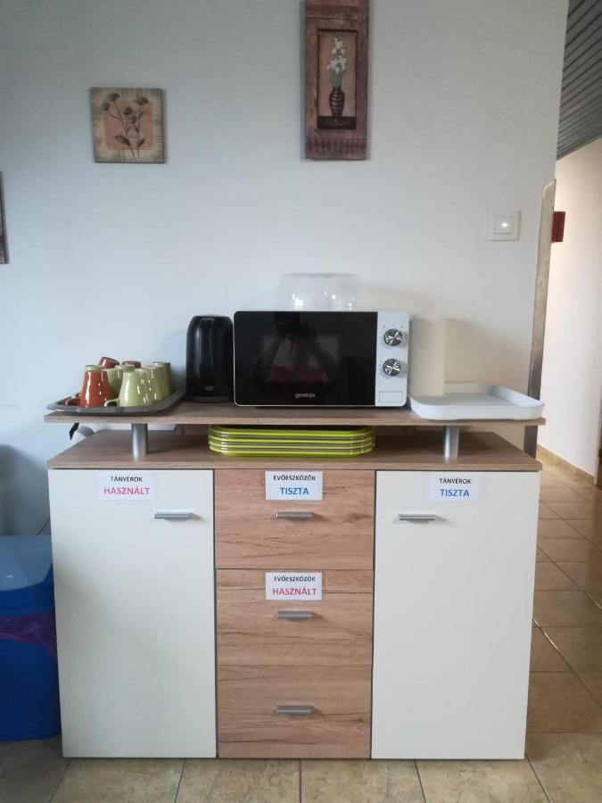 Fekete Macska Panzio Hotel Tata Ngoại thất bức ảnh